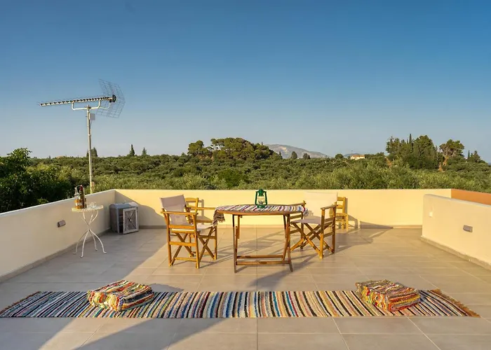 Casa Regina - 5min To - Peaceful Retreat בית נופש